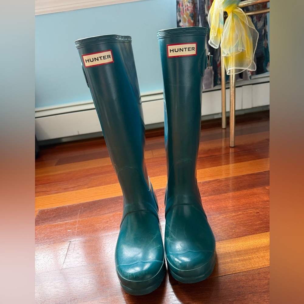 Hunter Classic Teal Rain Boots with Boot Socks